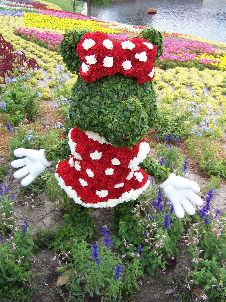 Minnie Topiary at Butterfly Garden
