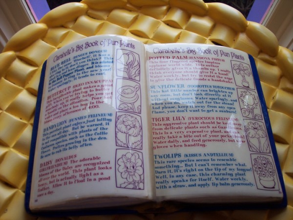 Minnie's house - flowers book