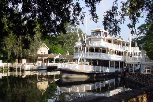 MK Liberty Square Riverboat at Dock