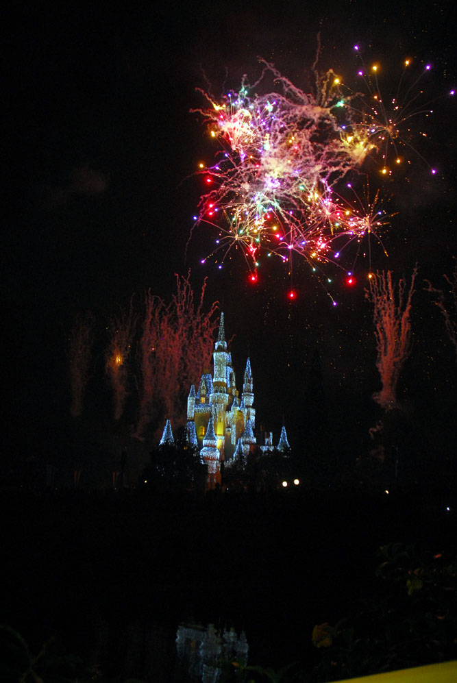 MK Wishes Christmas Season