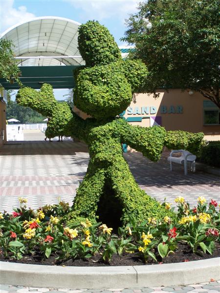 MM topiary at the CR