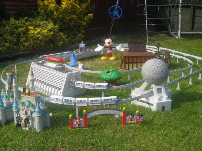Monorail in the garden