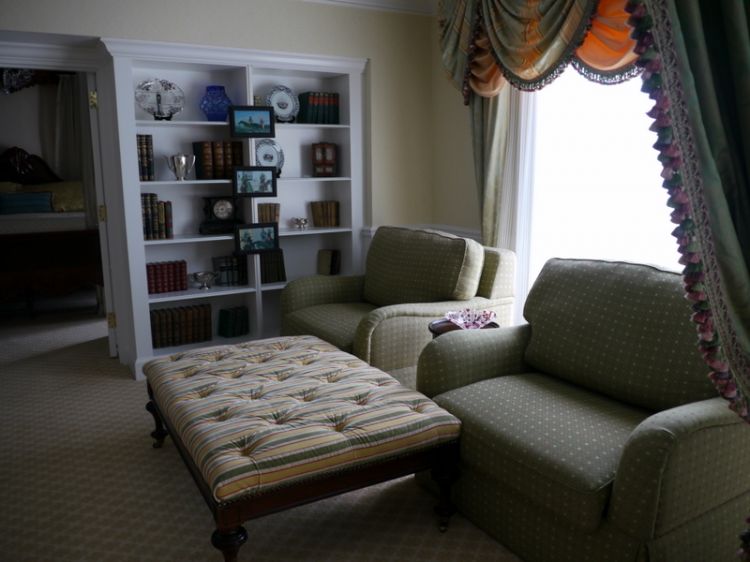 More of the sitting area