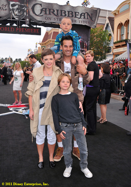 Musician Natalie Maines and actor Adrian Pasdar with family