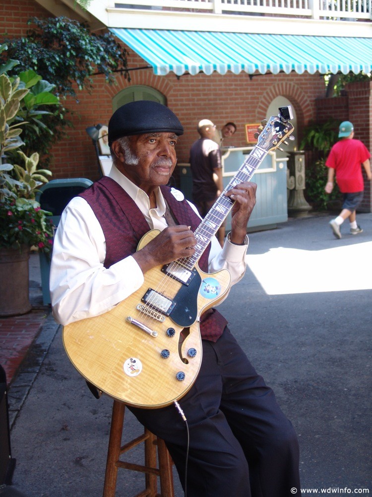 New-Orleans-Square-57