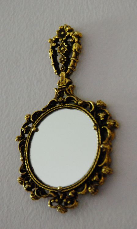 Ornate_or_unusual_mirror