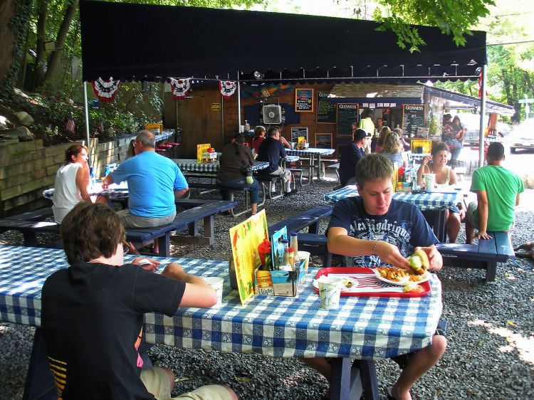Outdoor_Dining