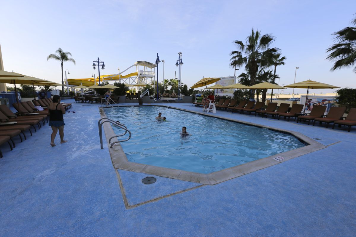 Paradise-Pier-Pool-12