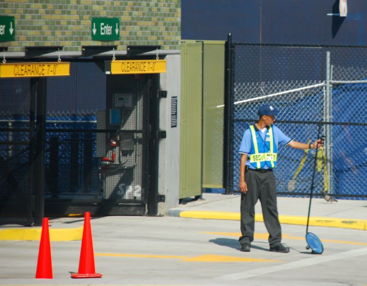 peron_in_uniform_at_work_1