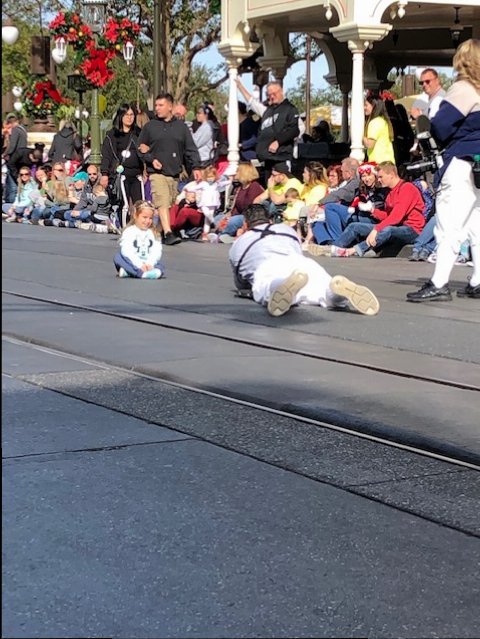 Photopass On Main St_MK_Disney 2018