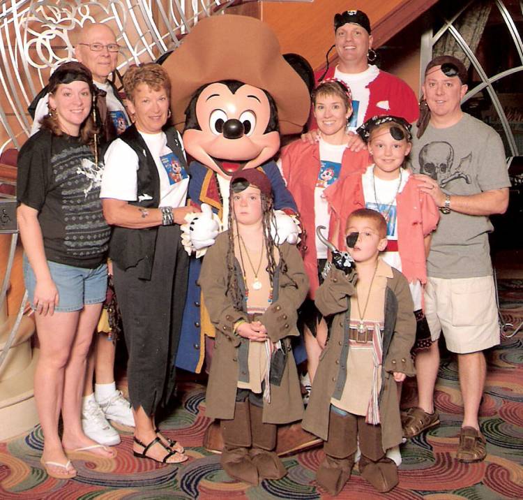 Pirate_Mickey_group_WEB2