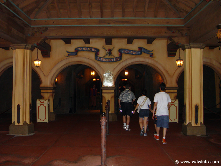 Pirates_of_Caribbean_Ride_06