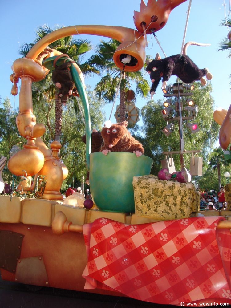 Pixar_Play_Parade_21