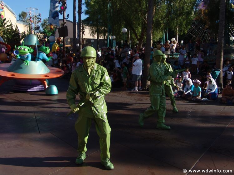 Pixar_Play_Parade_33