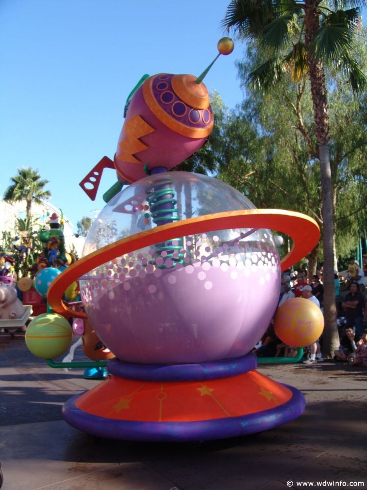 Pixar_Play_Parade_35