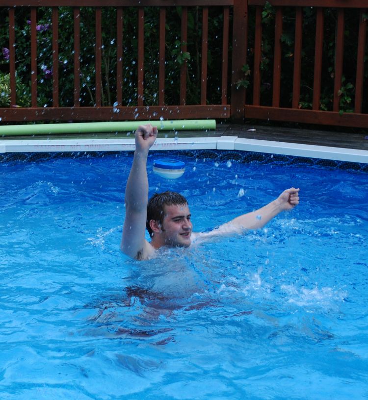 Pool_fun_mid-splash