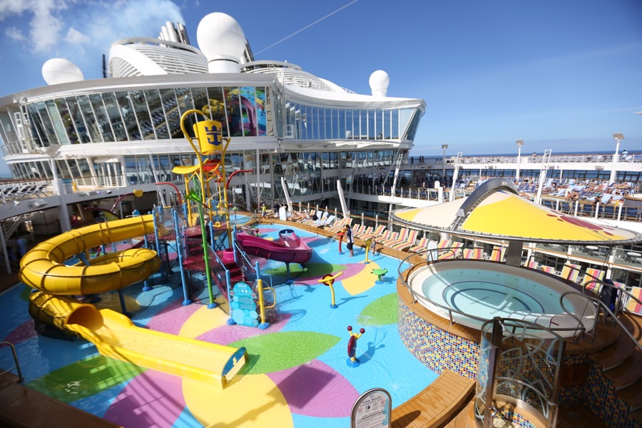 Pools-Recreation-Harmony-of-the-Seas-023