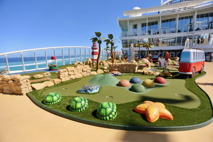 Pools-Recreation-Harmony-of-the-Seas-035