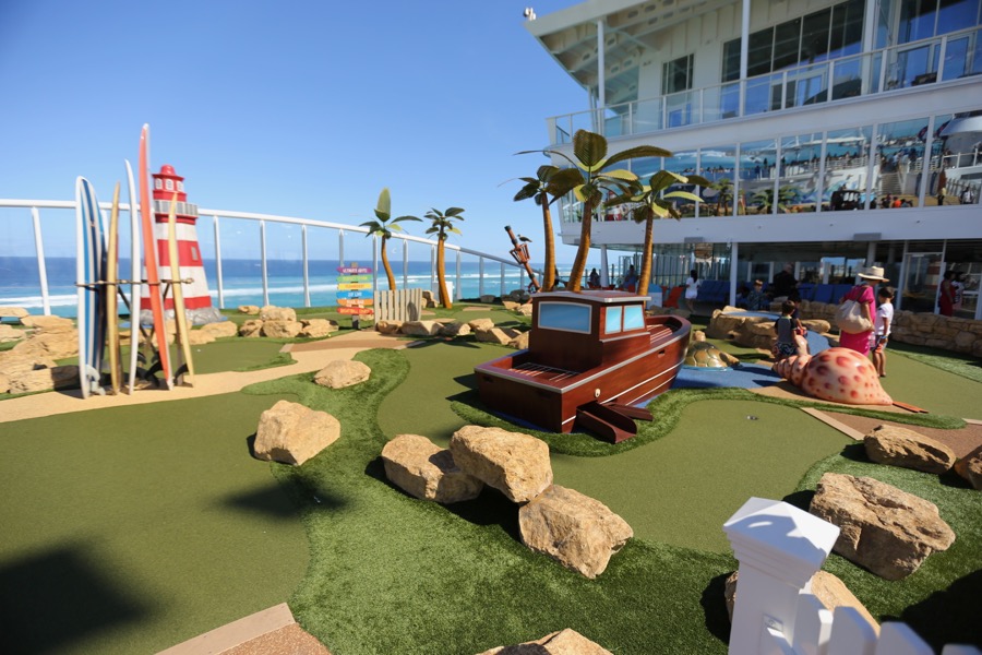 Pools-Recreation-Harmony-of-the-Seas-036