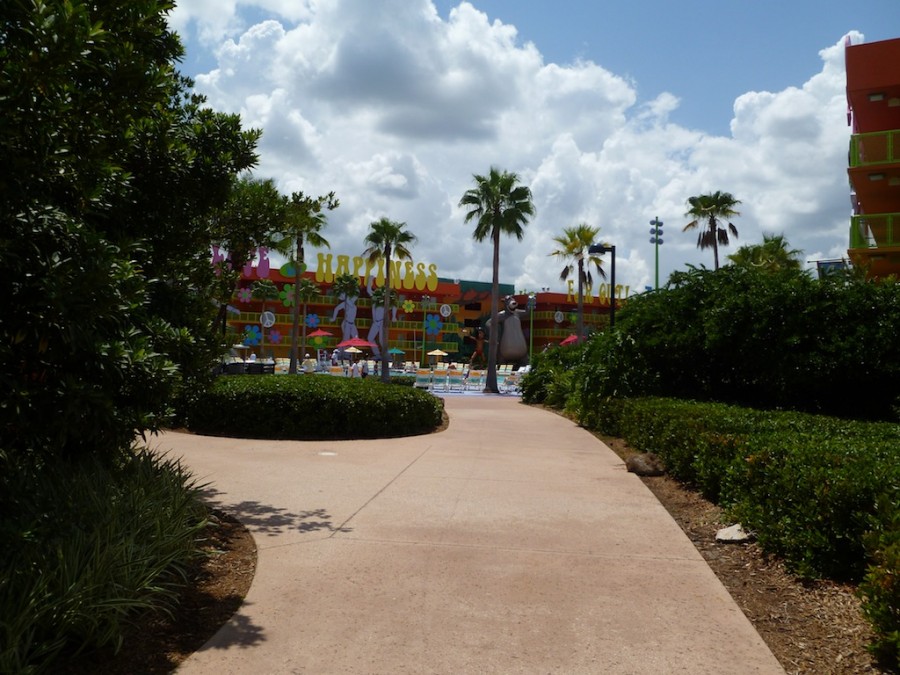 Pop Century path to Hippy Dippy Pool, 22-Aug-2011