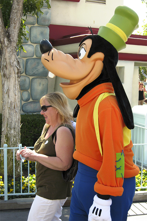 Posing w/ Goofy