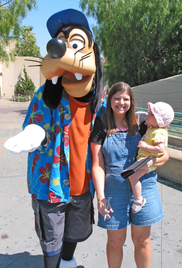 Posing with Vacation Goofy