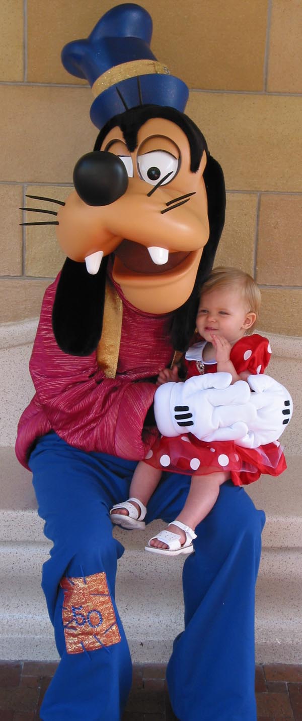 Posing_with_Goofy
