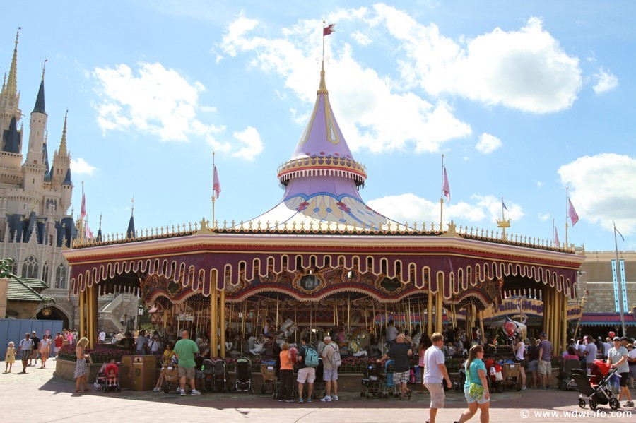 Resultado de imagem para prince charming carousel magic kingdom"