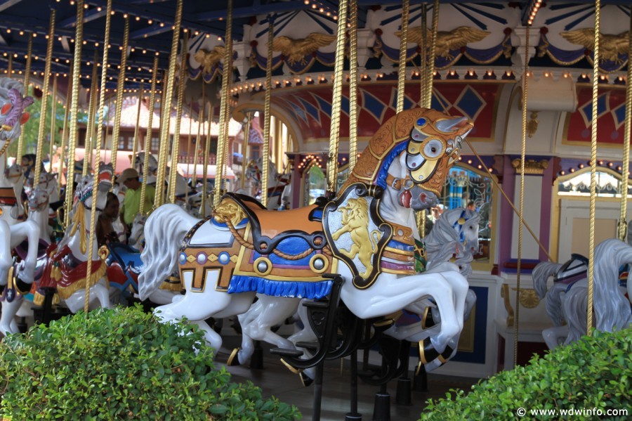 Prince-Charming-Carrousel-04