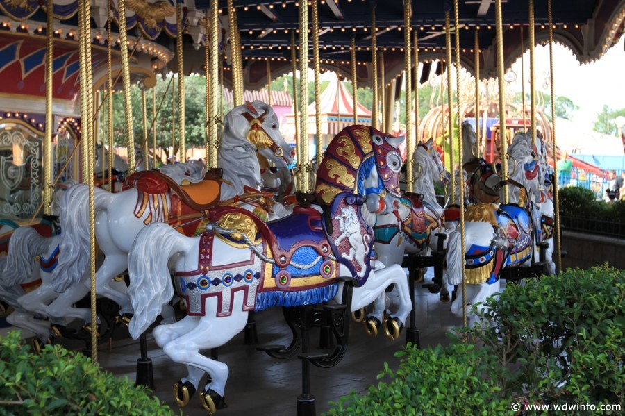 Prince-Charming-Carrousel-05