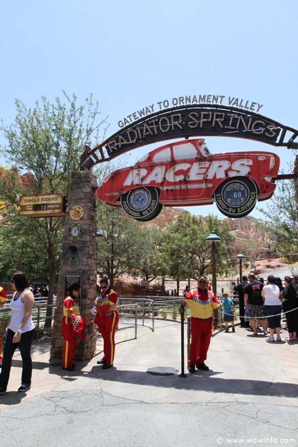 Radiator-Springs-Racers-002