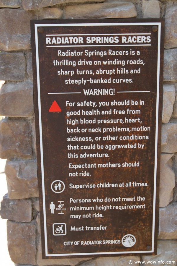 Radiator-Springs-Racers-004
