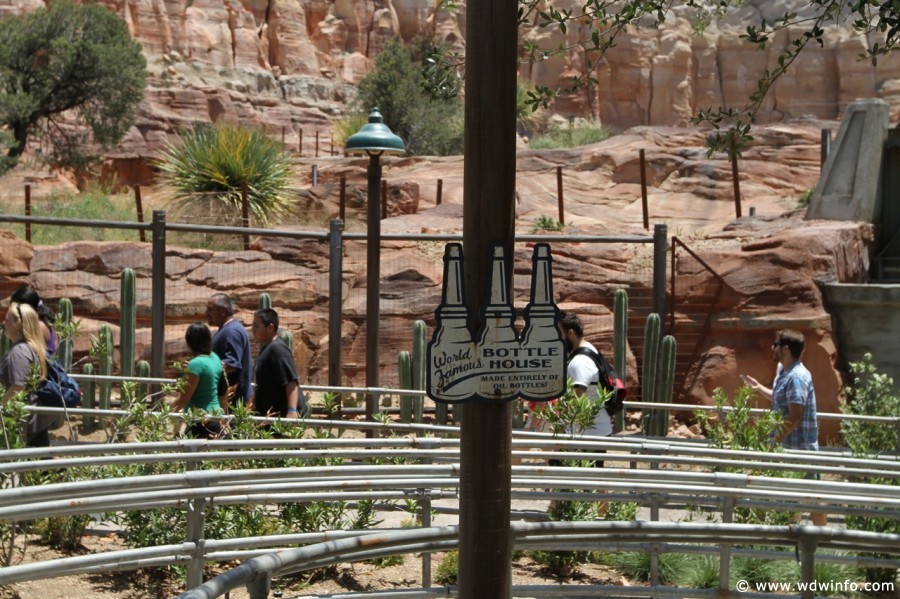 Radiator-Springs-Racers-007