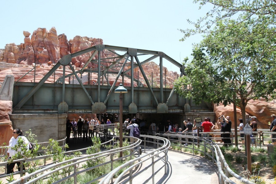 Radiator-Springs-Racers-008