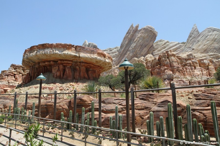 Radiator-Springs-Racers-009