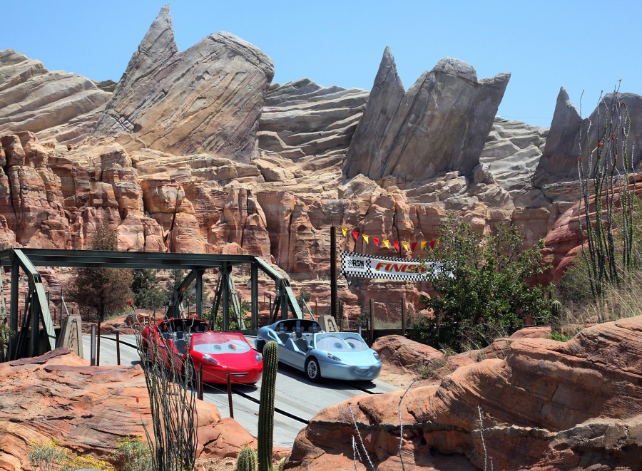 RADIATOR-SPRINGS-RACERS-012