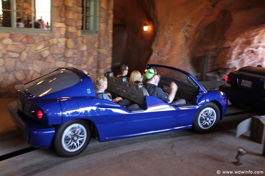 Radiator-Springs-Racers-025