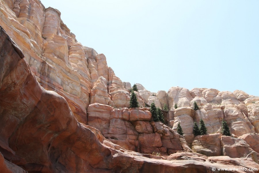 Radiator-Springs-Racers-026