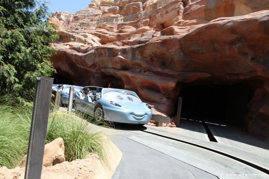 Radiator-Springs-Racers-027