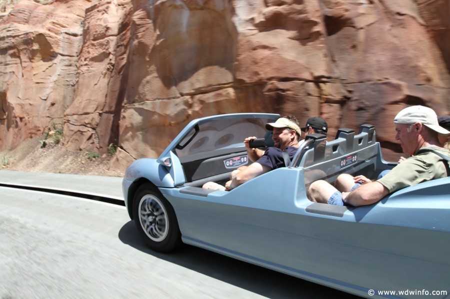 Radiator-Springs-Racers-037