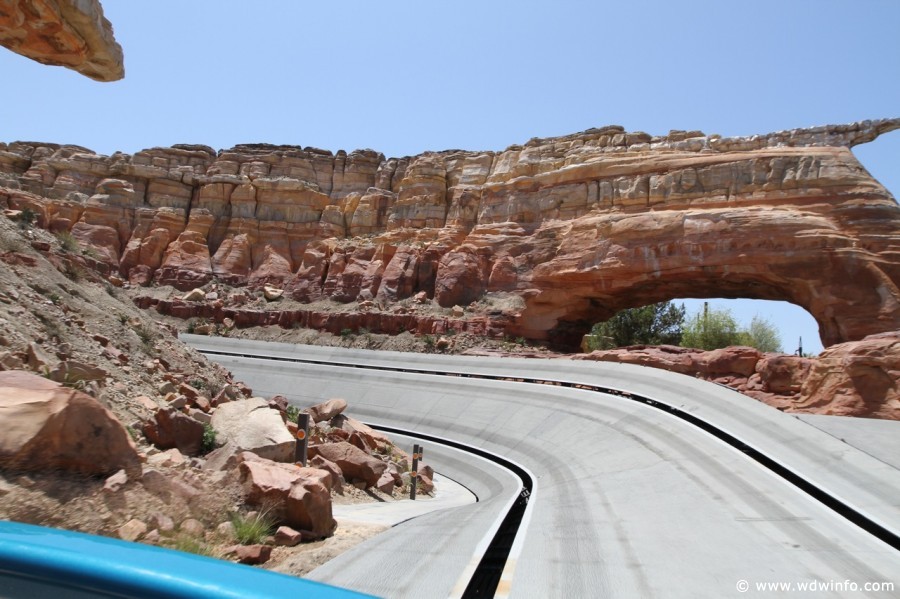 Radiator-Springs-Racers-041