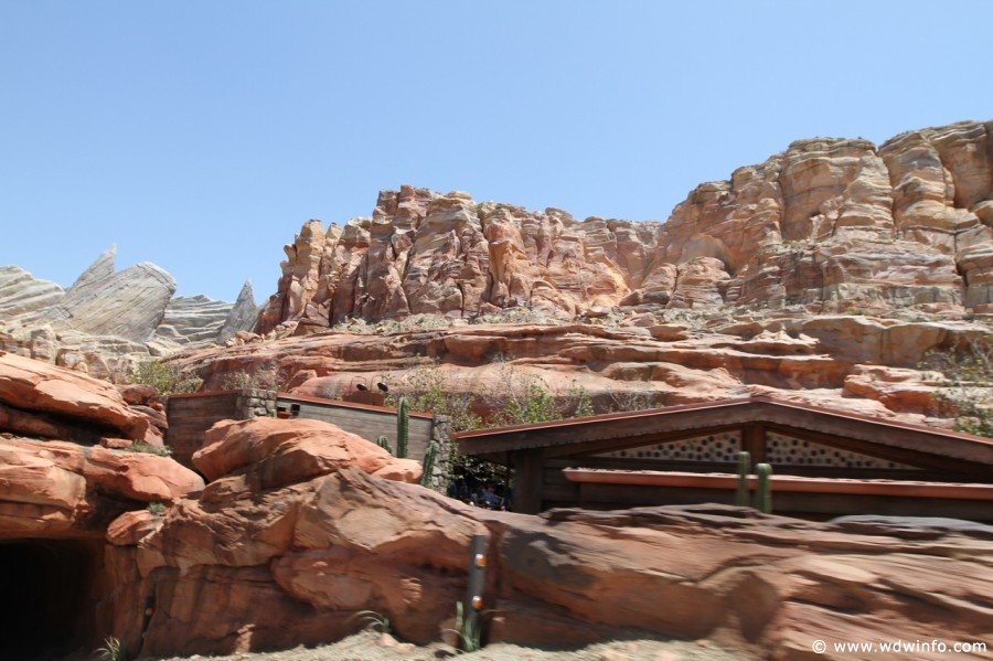 Radiator-Springs-Racers-044