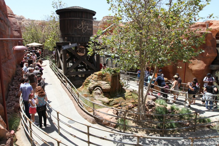 Radiator-Springs-Racers-050