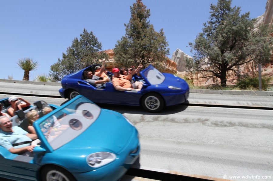 Radiator-Springs-Racers-054