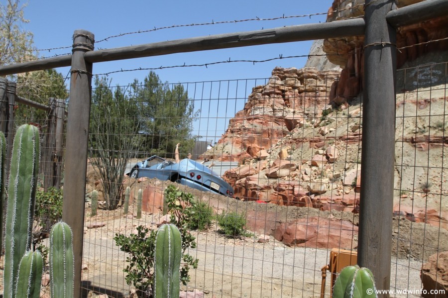 Radiator-Springs-Racers-056