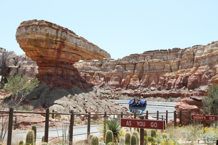 Radiator-Springs-Racers-057