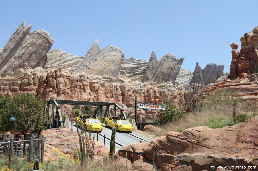 Radiator-Springs-Racers-058