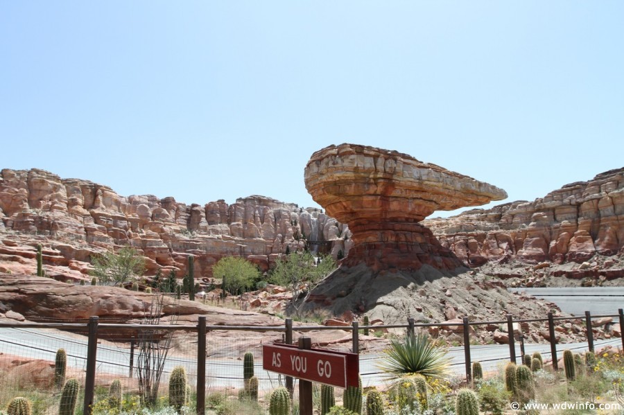 Radiator-Springs-Racers-059