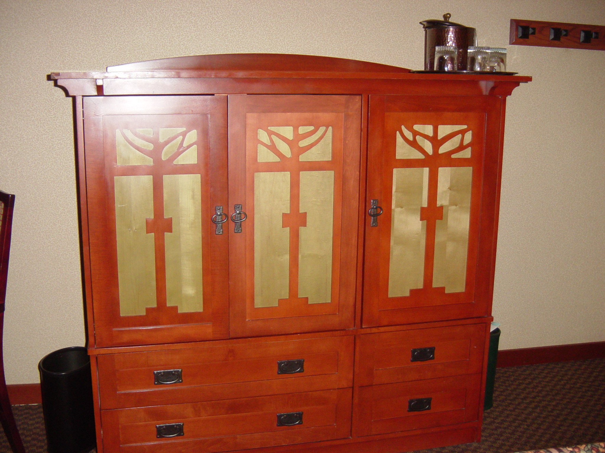 Room #: 6211 Armoir