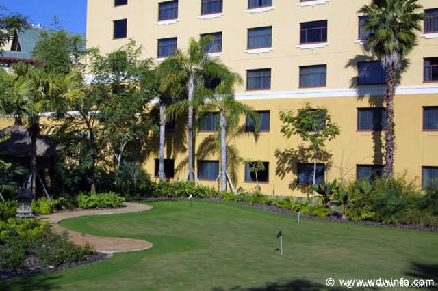 Royal_Pacific_-_25